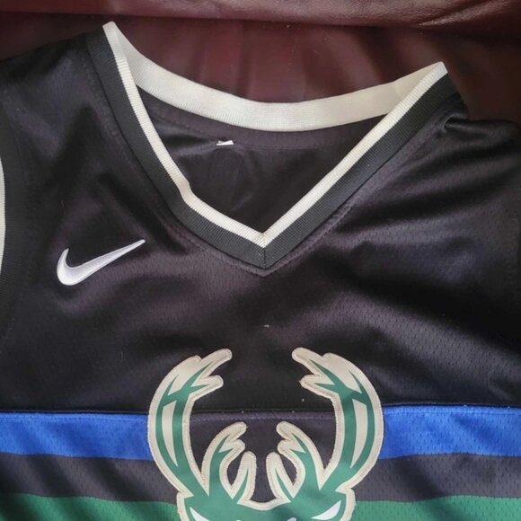 Giannis Antetokounmpo Milwaukee Bucks Jersey - Size 50 - Picture 3 of 4